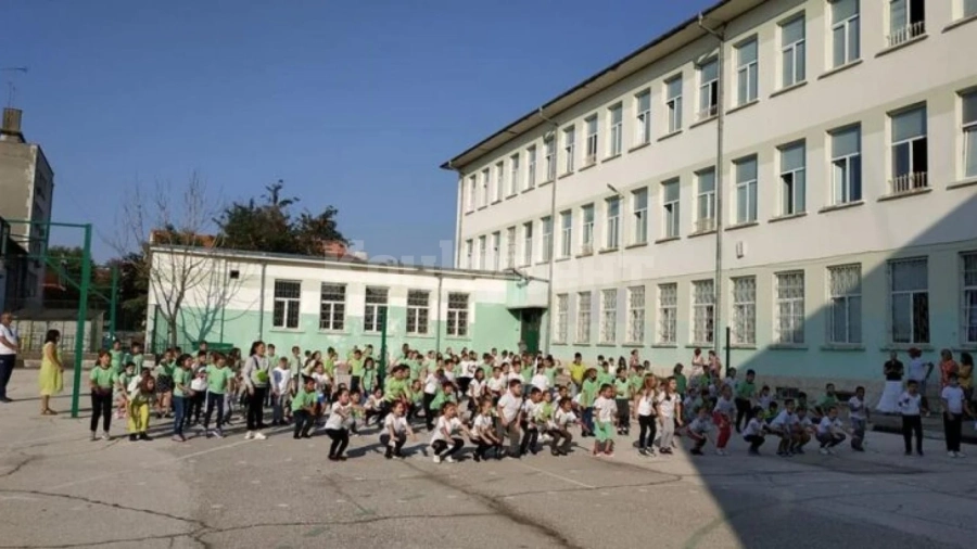 Синдикат пази от уволнение училищна директорка с 5 предупреждения