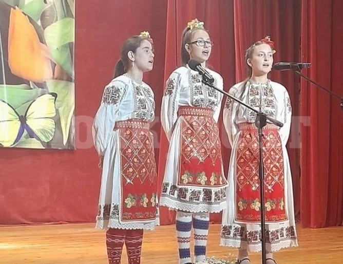 Китка български хора подари танцов ансамбъл „Младост“ на публиката в Монтана