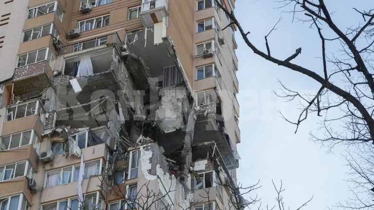 Украйна съобщи за удар срещу жилищен блок в Киев, има загинали и ранени