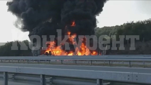 Полски ТИР пламна в движение на Е-79  