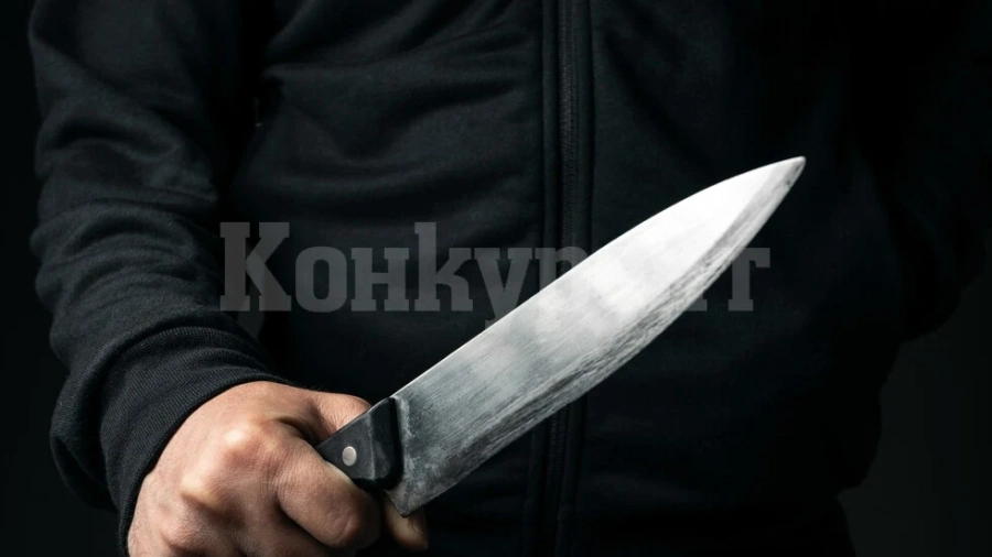 Работник в автосервиз подгони недоволен клиент на улицата, който го заплашвал с нож