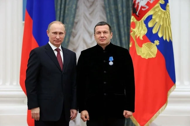 “Мислите ли, че ще спрем до Украйна”: Журналистът на Путин заплаши целия свят с война