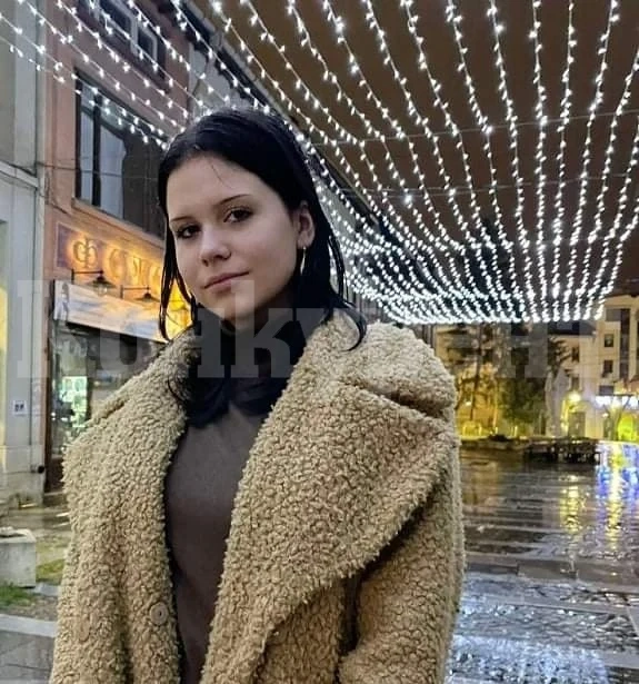 Мила Петкова от СУ „Христо Ботев“ - Враца представя областта на национална олимпиада по философия