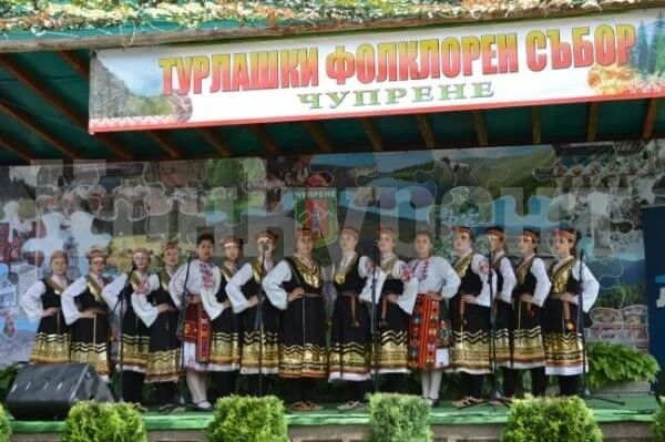 Кмет води Берковската духова музика на турлашкия събор в Чупрене