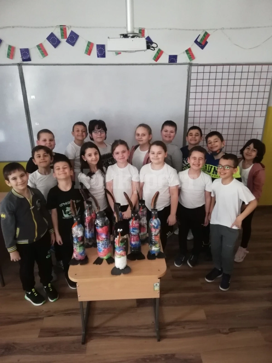 Ученици от Козлодуй отбелязаха световния ден за рециклиране СНИМКИ
