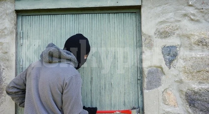 Хванаха апаш, задигнал дърва и желязо от къща във врачанско село