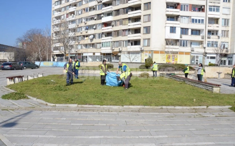 Започна пролетната подготовка на цветните и зелени площи във Видин