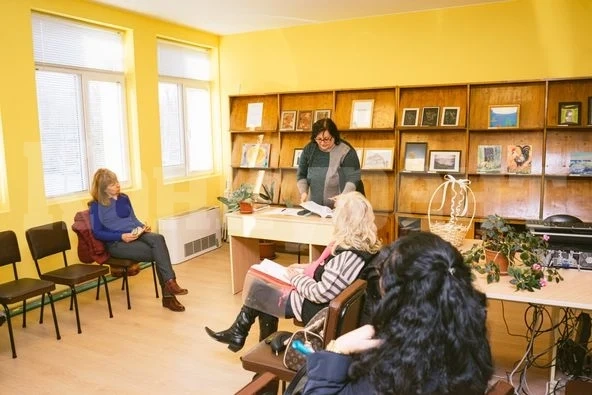 Литературният клуб в Мездра посрещна пролетта с поетично четене