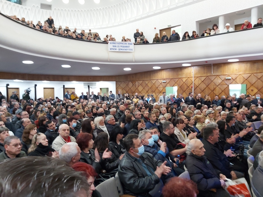Стотици посрещнаха Бойко Борисов във Враца СНИМКИ+ВИДЕО
