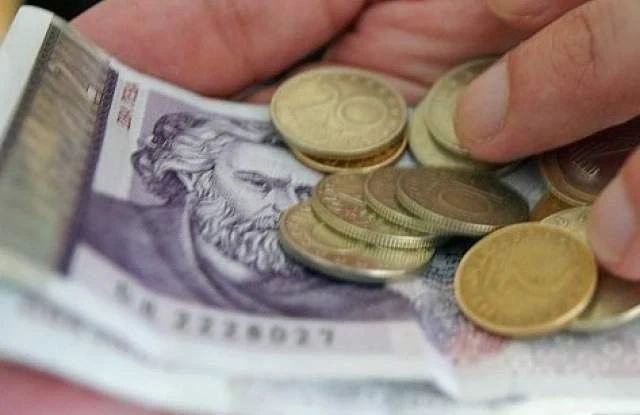 Икономист: Ще обеднеем с 30%, банките са като в небрано лозе
