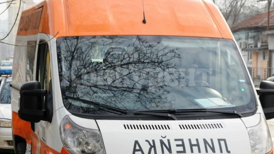 12-годишно дете е в тежко състояние след падане от покрив на търговски център