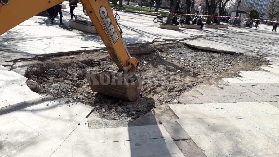 Ремонтираха пропадналия тротоар в центъра на Бяла Слатина