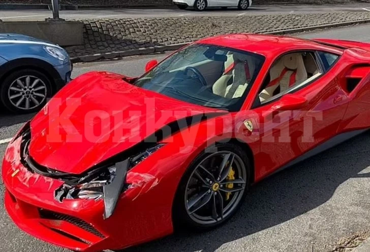 Шофьор потроши Ferrari за 250,000 паунда в деня, в който си го купи СНИМКИ
