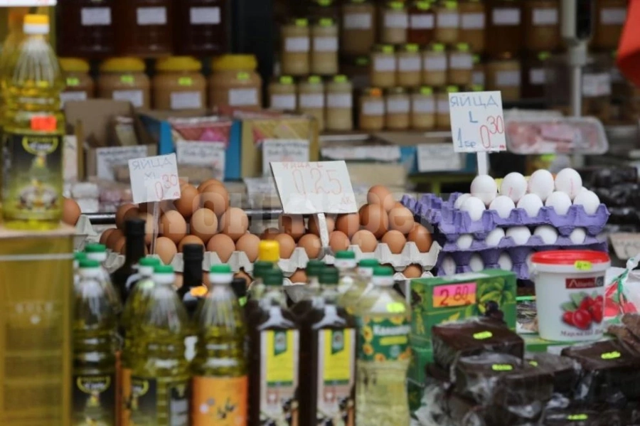 Унищожават 45 килограма млечни продукти с неясен произход, открити в два магазина в...