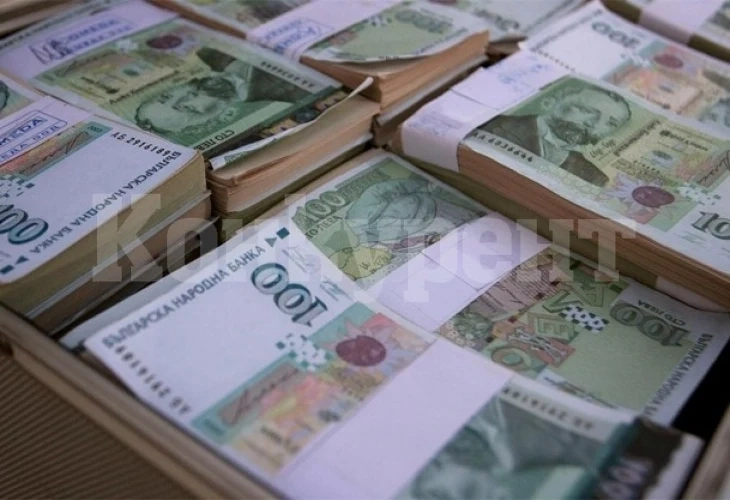 Хлапета задигнали 1 500 лв. от селска къща