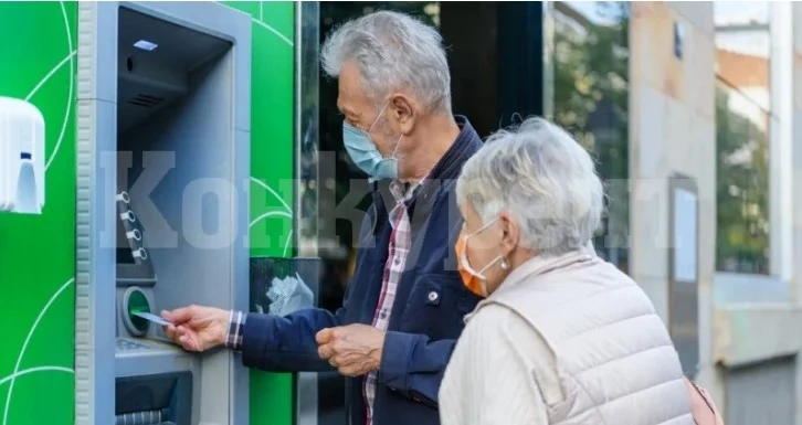 Социалният министър съобщи за 3 варианта за вдигане на пенсиите