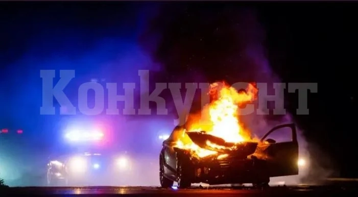 Лек автомобил горя на пътя в Якимово