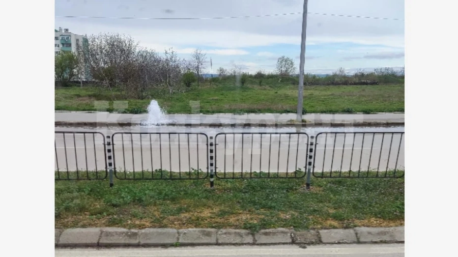 Вода заля част от булеварда във Видин, оказа се пролетна дезинфекция