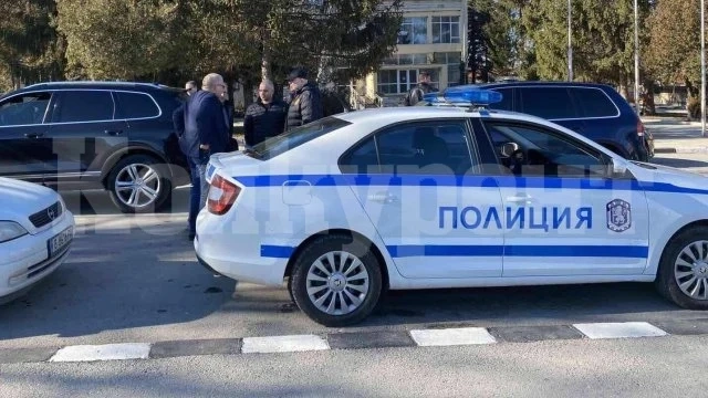 Ти да видиш! Ченгетата хванаха две момичета с дрога, едната се оказа обявена за общодържавно издирване