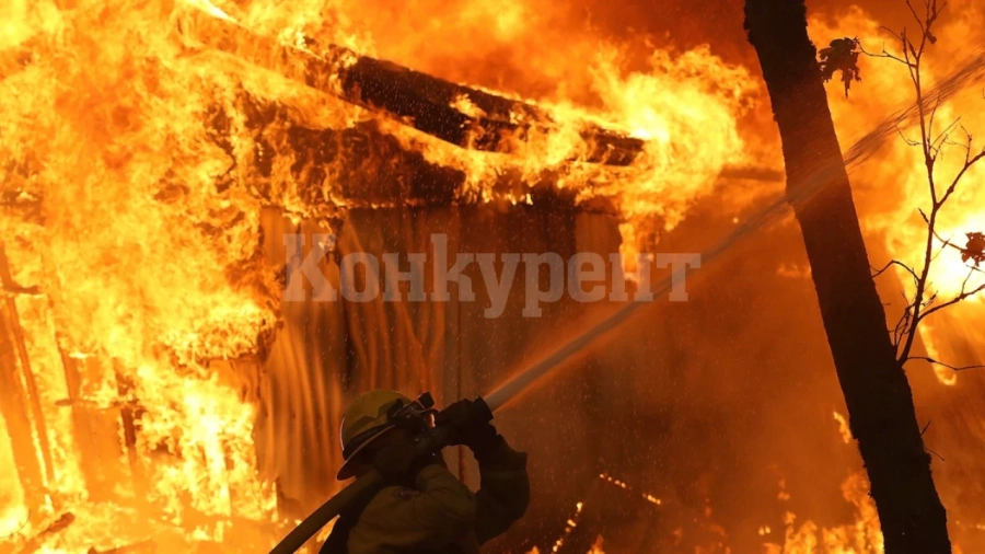 Разследват пожар в бунгало на улица във Враца