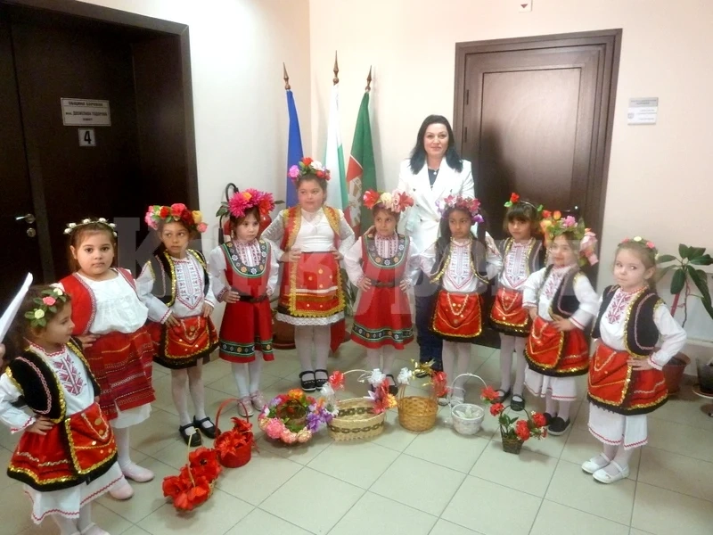Лазарки посетиха община Борован СНИМКИ