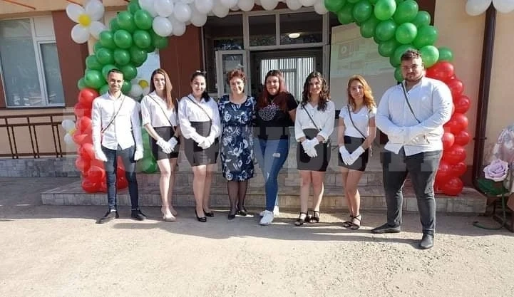 ПГО „Елисавета Багряна“-Бяла Слатина отбеляза 114 години училище СНИМКИ