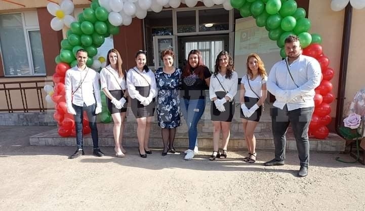 ПГО „Елисавета Багряна“-Бяла Слатина отбеляза 114 години училище СНИМКИ