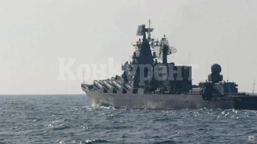 Нови снимки показват крайцера „Москва“ с дупки от ракетни удари