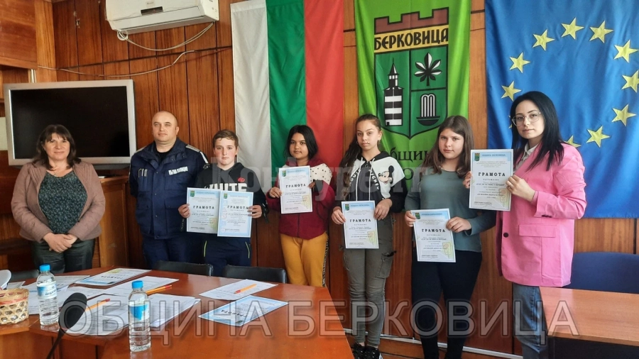 Община Берковица проведе ученическа викторина „Да запазим децата на пътя”