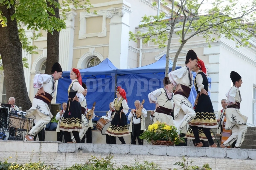 Празничен концерт на ансамбъл „Дунав“ събра видинчани в Крайдунавския парк