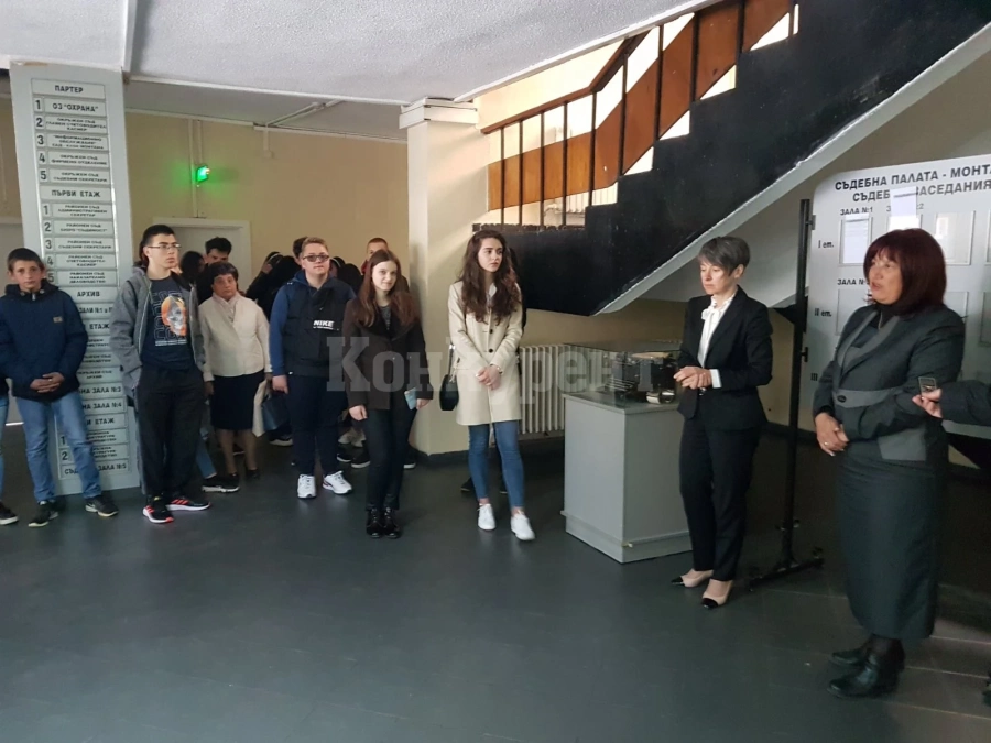 Ученици влязоха в съда в Монтана