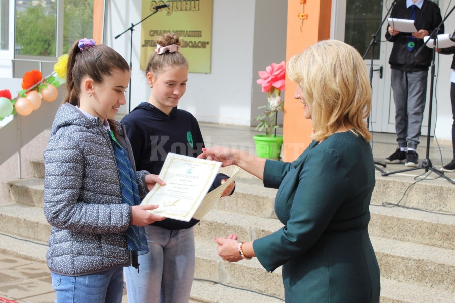 СУ „Никола Войводов“ – Враца за поредна година отбеляза своя патрон СНИМКИ