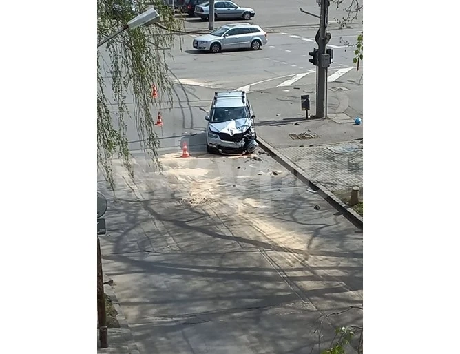 Кола удари моторист пред стадион „Васил Левски“ в столицата