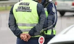 82-годишен дядо подкарал нередовна кола, полицията го спипала