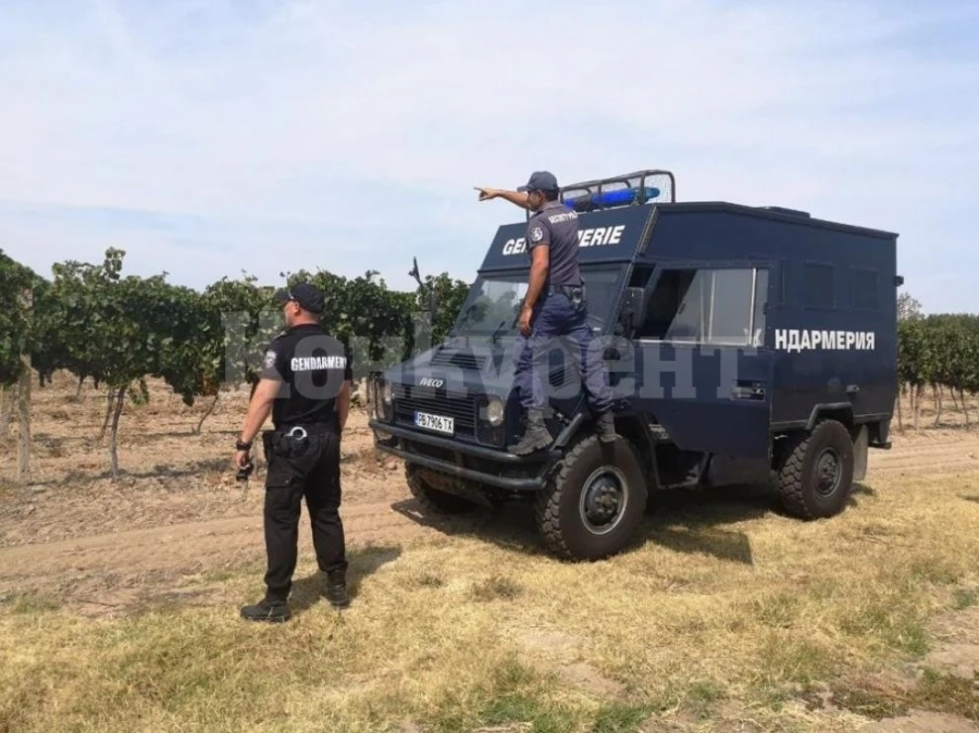 Жандармерия и полиция окупират ниви и вили