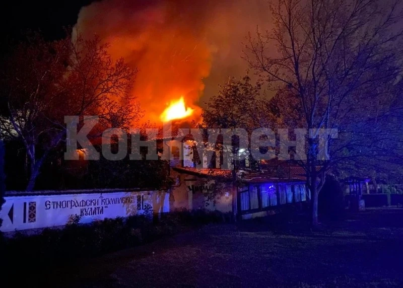 Пожар горя в хотел в Казанлък СНИМКИ