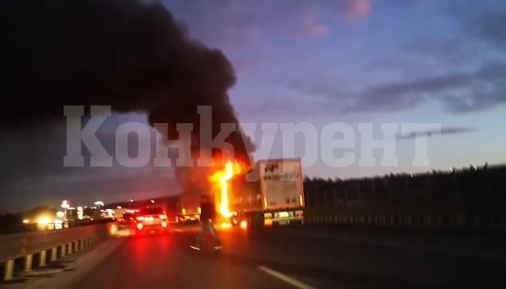 Огнен инцидент! 10 тона чорапи изгоряха в турски тир в Монтанско