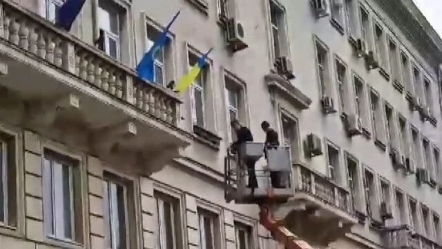Скандалът с вишката: Депутатите взимат огромни заплати, а правят глупости