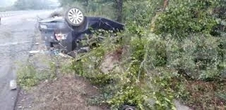 Пиян на кирка излетя от пътя с колата си