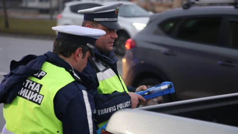 Тикнаха в ареста двама надрусани шофьори