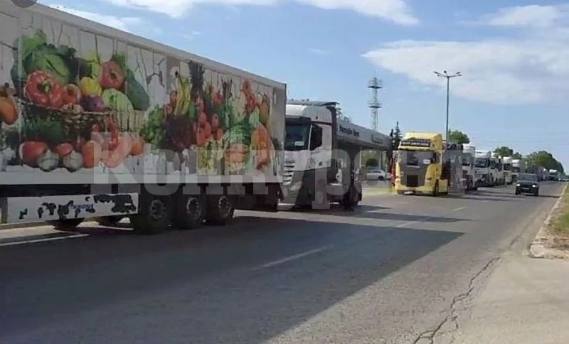 Превозвачи протестираха в района на Дунав мост-2