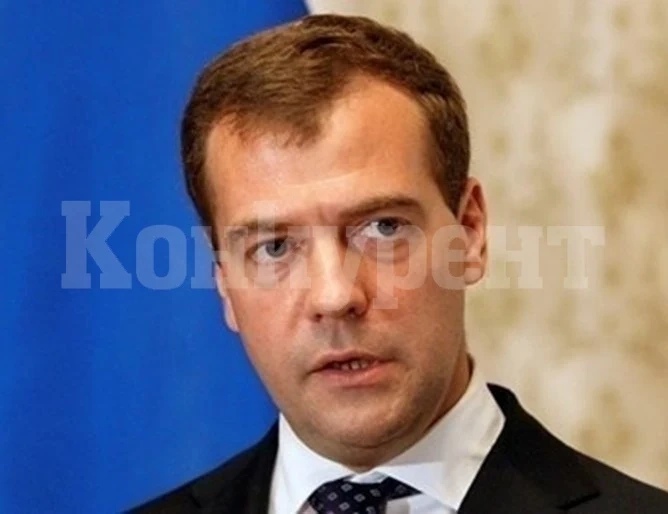 Медведев заплаши НАТО с ядрена война