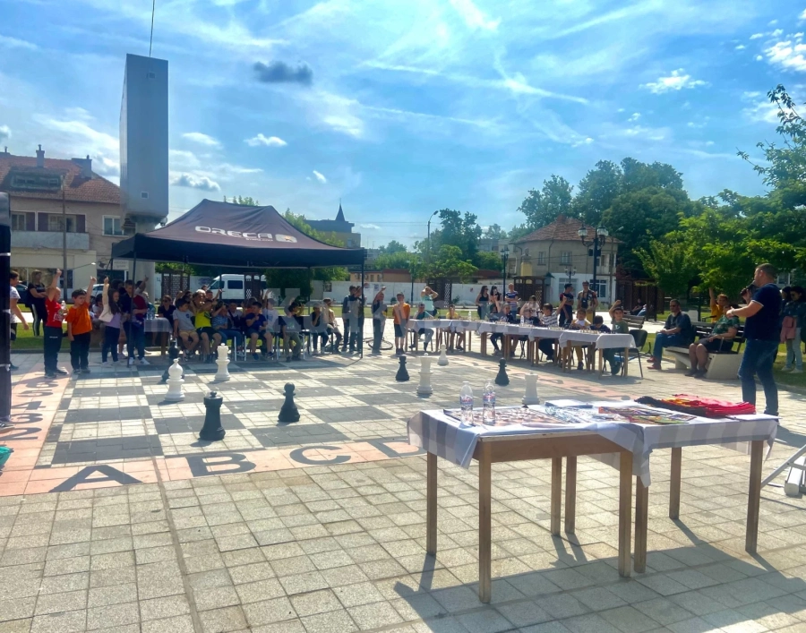 Открит урок по шахмат за начинаещи се проведе в Козлодуй СНИМКИ