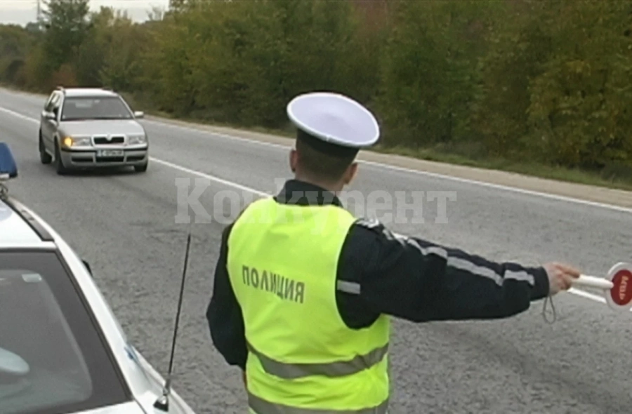 Погнаха шофьор от Бъркачево, подкарал кола без номера