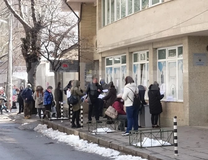 С 45 300 намаляват безработните у нас за година