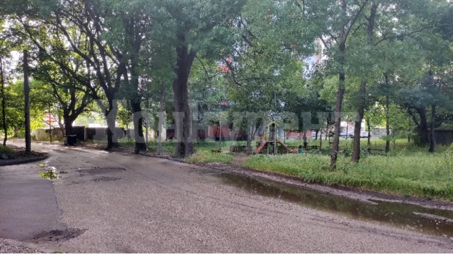 Доброволец почиства видински квартал