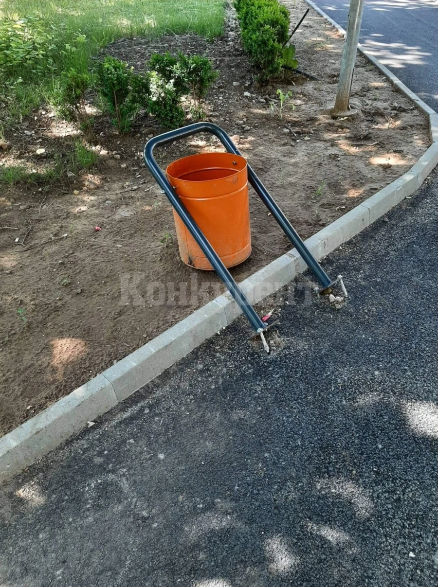 Грозно и недостойно! Вандали унищожиха кошчета в парка на „Руски“ във Враца СНИМКИ
