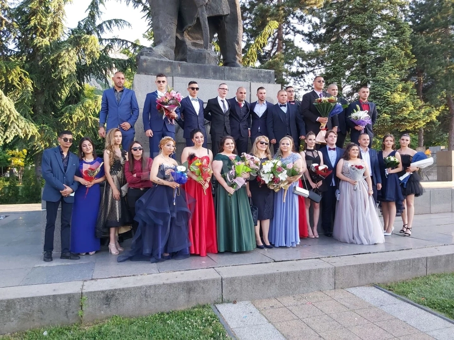 ПГТР -Враца изпрати 56 абитуриенти СНИМКИ