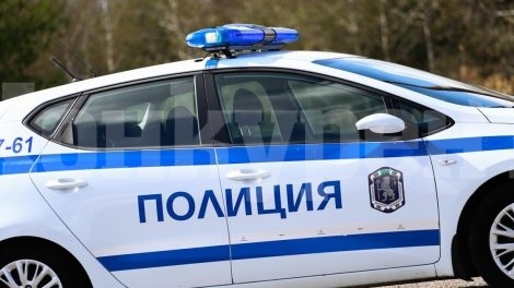 Шофьор без книжка удари няколко коли в София и се качи на тротоар