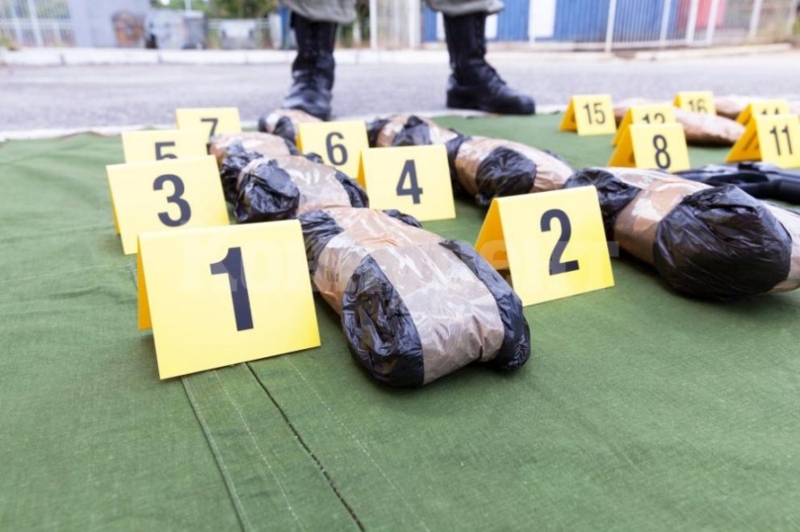Задържаха близо 10 кг. хероин при акция в София и Сандански